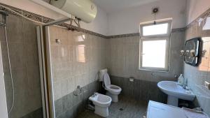 Bilik mandi di Arka Hostel +37 gambar