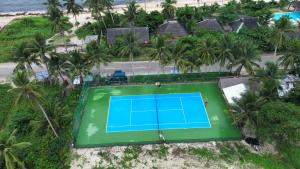 Tenis a/nebo squash v ubytování Yapak Beach Villas nebo okolí