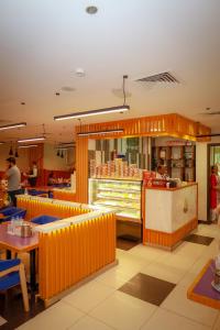 Restaurant o un lloc per menjar a Doha Dynasty Hotel