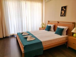 A bed or beds in a room at Bendita Mare Aparthotel