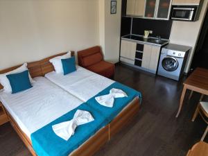 A bed or beds in a room at Bendita Mare Aparthotel