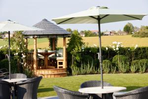 Wrightington Hotel & Health Club外面的花园