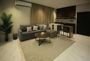 Χώρος καθιστικού στο غرفه وصاله Vip فاخر بجانب البوليفارد حي حطين