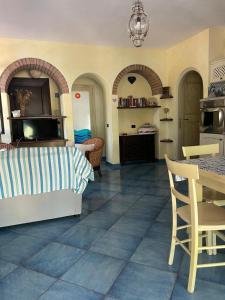 Dapur atau dapur kecil di Villa Pontes