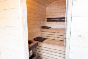 a wooden sauna with two benches in it at Tiny Häuser am Steinhuder Meer in Wunstorf +1 photo