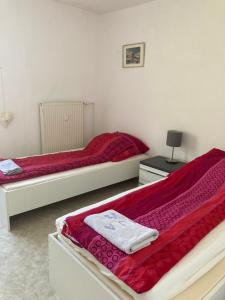 Ένα ή περισσότερα κρεβάτια σε δωμάτιο στο Tolle Privatzimmer im Einfamilienhaus bis zur zwei Zimmer