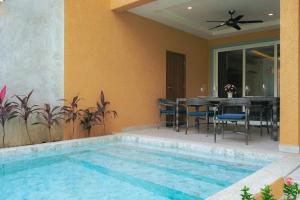 Sundlaugin á Lazure Pool Villa - Koh Chang eða í nágrenninu