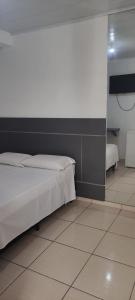Ένα ή περισσότερα κρεβάτια σε δωμάτιο στο Hospedagem Central Foz do Iguaçu
