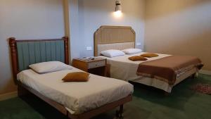 Postel nebo postele na pokoji v ubytování Himakara Hotel