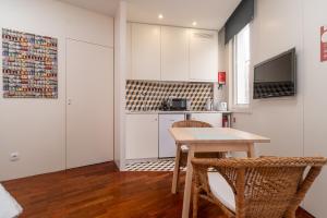 Kuchyň nebo kuchyňský kout v ubytování Oporto Riverside Rooftop + 10 fotografií