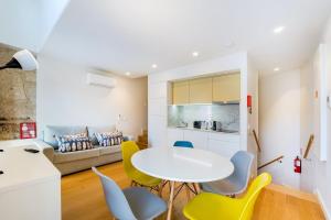 a kitchen and living room with a table and chairs at GuestReady - Douro Nest Apartments in Bandeira