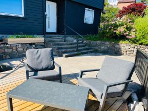 two chairs and a table on a patio at Liten,koselig studieleilighet i rolige omgivelser in Kristiansand
