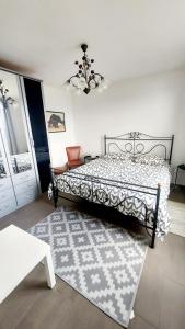 Katil atau katil-katil dalam bilik di Entire apartments with stunning view