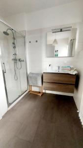 Bilik mandi di Entire apartments with stunning view