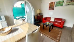 Ruang duduk di Entire apartments with stunning view