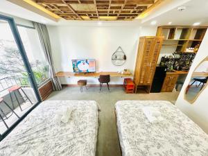 Postel nebo postele na pokoji v ubytování 306MSNK Luxe Twin Studio l Balcony & Kitchen + 12 fotografií