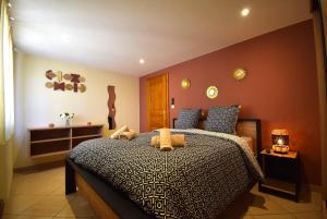 a bedroom with a large bed with two stuffed animals on it at Le Courlis du Ried in Grussenheim