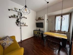 a living room with a table and a couch at Casa Gianna in Corciano