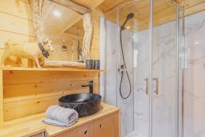 Ένα μπάνιο στο Tiny house Vata