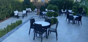 Ein Garten an der Unterkunft B Business Hotel & Spa