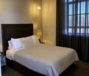 a bedroom with a large bed with a window at THE DEVLIN APARTMENTS 2 Bedroom Apartment near GMHBA stadium in Geelong - 108 in Geelong