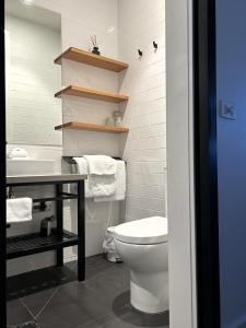 a bathroom with a white toilet and a sink at THE DEVLIN APARTMENTS 2 Bedroom Apartment near GMHBA stadium in Geelong - 108 in Geelong