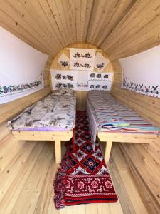 Ένα ή περισσότερα κρεβάτια σε δωμάτιο στο Bungalovi Redžo