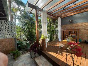 Garður fyrir utan Arthi - LINDO LOFT RECANTO DOS PASSARINHOS com HIDROMASSAGEM!
