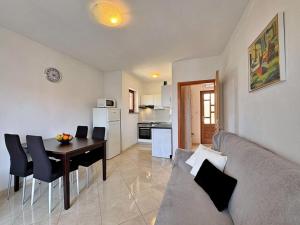 Kuchyň nebo kuchyňský kout v ubytování Apartment Dunato I
