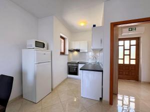 Kuchyň nebo kuchyňský kout v ubytování Apartment Dunato I