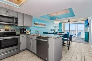 Η κουζίνα ή μικρή κουζίνα στο Casa Azul by Casanita Properties - Luxury 2BR Suite