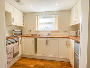 Η κουζίνα ή μικρή κουζίνα στο Northlands Coach House Devon