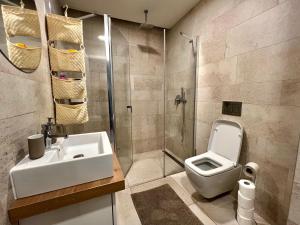 Koupelna v ubytování Serene & Private Garden Oasis