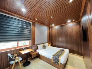 a bedroom in a boat with a bed and a window at khách sạn ANNA in Pleiku