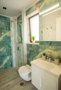 Ένα μπάνιο στο Sunrise Villas Collection