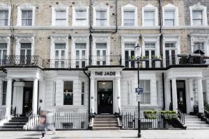a building with a sign that reads the lodge at The Jade in London