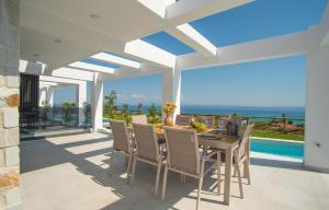 Πισίνα στο ή κοντά στο Sunrise Villas Collection