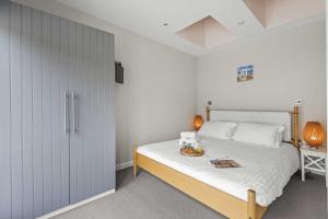 a bedroom with a bed with a bowl of fruit on it at House 8 in Looe +32 photos