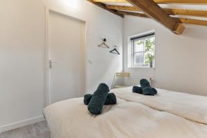 Ένα ή περισσότερα κρεβάτια σε δωμάτιο στο Boerderijwoning 't Trogje