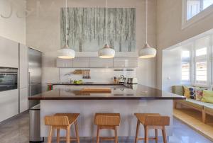 Kuchyň nebo kuchyňský kout v ubytování Palatial Flat inside Bright Duplex Penthouse