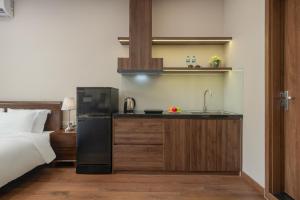 Η κουζίνα ή μικρή κουζίνα στο Fuji Apartment Hoàn Kiếm