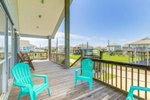 Μπαλκόνι ή βεράντα στο Walk to Beach Getaway on Bolivar Peninsula!