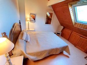 a bedroom with a bed and a window at T3 Duplex 6 Pers, Parking, Cuisine Équipée, Proche St Lary - FR-1-457-283 in Vielle-Aure