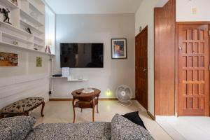 a living room with a couch and a table at 2 quartos a 200m da Praia do Flamengo in Rio de Janeiro