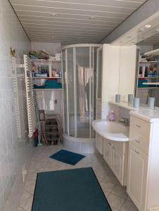 Et badeværelse på Ferienwohnung Hofheinz