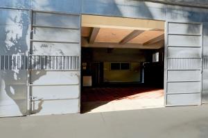 uma porta aberta para um prédio com uma janela em Super Collection O Kalyan Nagar Formerly Prime Square em Bangalore mais 25 fotografias