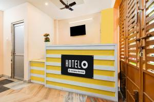 TV o dispositivi per l'intrattenimento presso Super Hotel O Dakshin Dwar Formerly Radha Krishna Niwas
