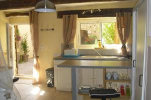 a kitchen with a sink and a window at La Bergerie Lou Mas Li Pitchoun in Gordes