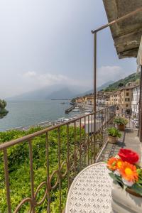 a balcony with a table and a view of the ocean at Appartamento Francisca, Domaso, Como Lake in Domaso