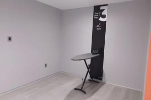 a table in an empty room with a black and white wall at Flat à beira-mar Infinity at the Sea - MyFlats Hospedagens in João Pessoa +17 photos